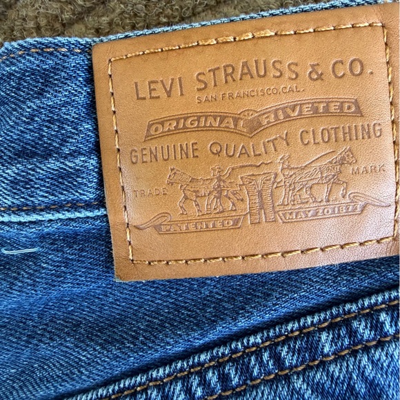 Levi’s Premium Ribcage Frayed Hem Denim Women’s Shorts 26 - Picture 5 of 8